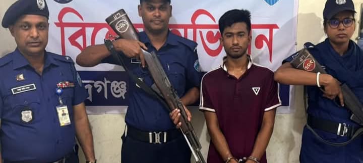 লক্ষ্মীপুরের চন্দ্রগঞ্জে ৯ মামলার ওয়ারেন্টের আসামি ইমরান গ্রেপ্তার।