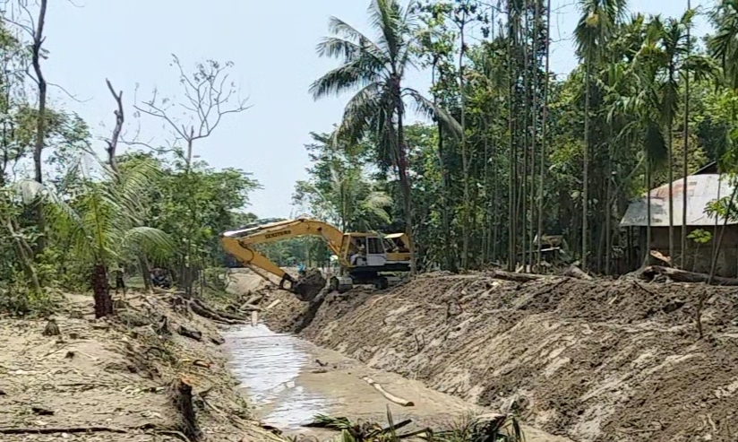 লক্ষ্মীপুরে খাল খননে বাধা, কৃষি উৎপাদন ব্যহাতসহ জলাবদ্ধতার শঙ্কা।